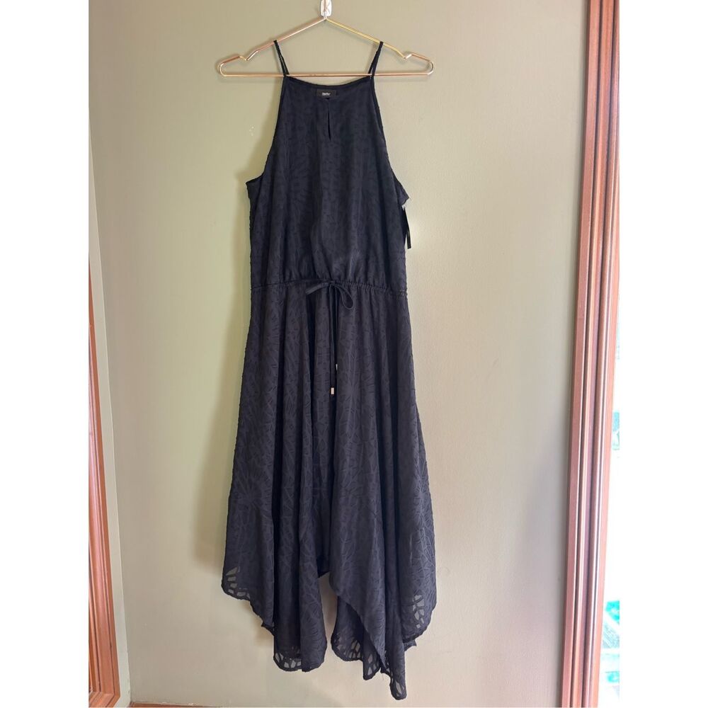 Mossimo NWT M Ebony geometric embossed halter asymmetric hem pullover halter dre